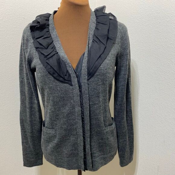 Tahari Charcoal Grey Wool Blend Sweater Size Medium - Picture 1 of 6